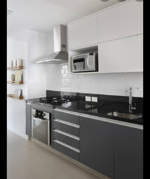 Cozinha planejada branca e cinza moderna