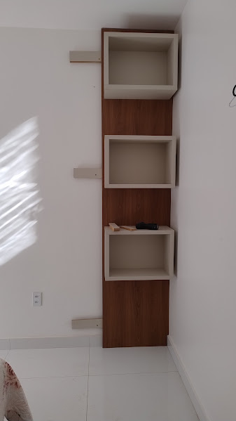 Nicho decorativo planejado em madeira